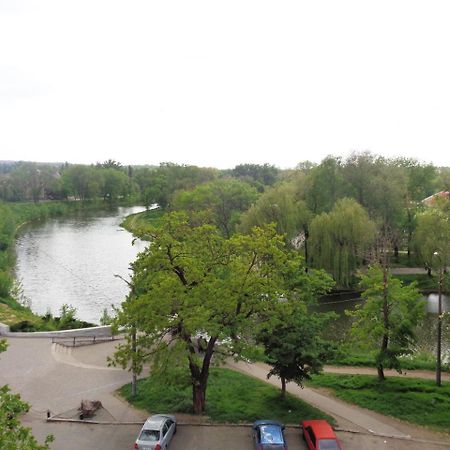 Староярмаркова с видом на парк и реку Кривой Рог Экстерьер фото
